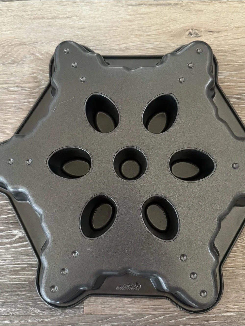 N/A wilton snowflake